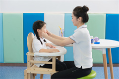 小孩結(jié)巴怎么治療？
